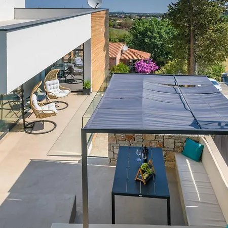 In Mit Privatem Pool Vintijan