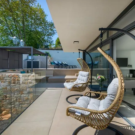Dom wakacyjny In Mit Privatem Pool Vintijan