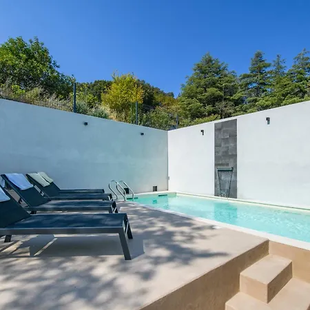 In Mit Privatem Pool Vintijan